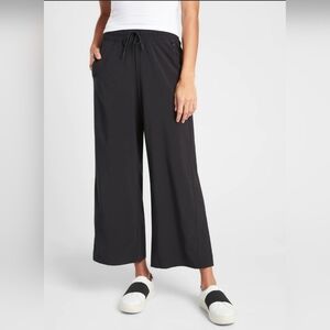 ATHLETA Black Wide Leg Cropped Pants